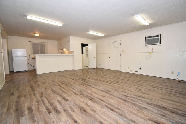 Foto del edificio - Studio Apartment with Large Yard