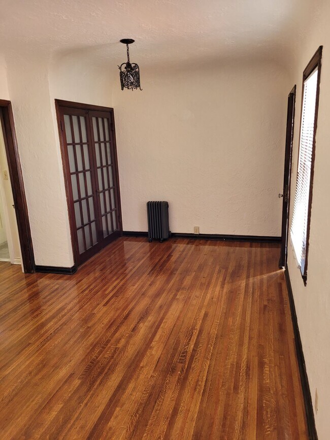 Building Photo - 2415 3rd Ave