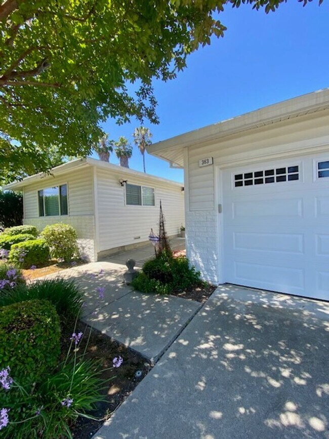 Building Photo - Updated property with luxury Appliances in a prime location in Livermore