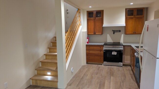 Building Photo - 2045 Pimmit Dr