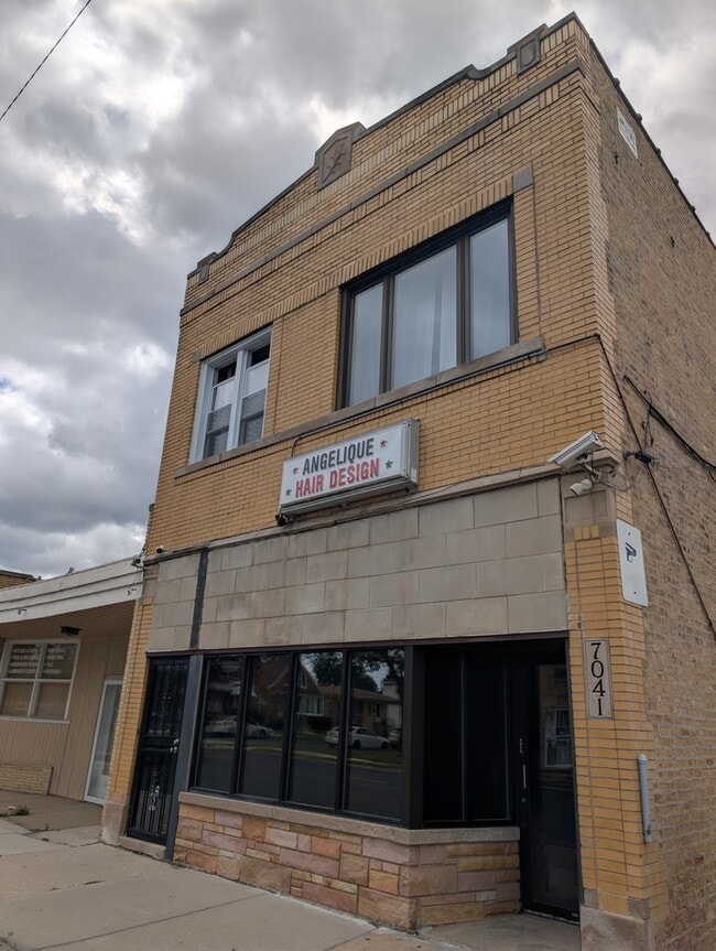 Building Photo - 7041 W Addison St