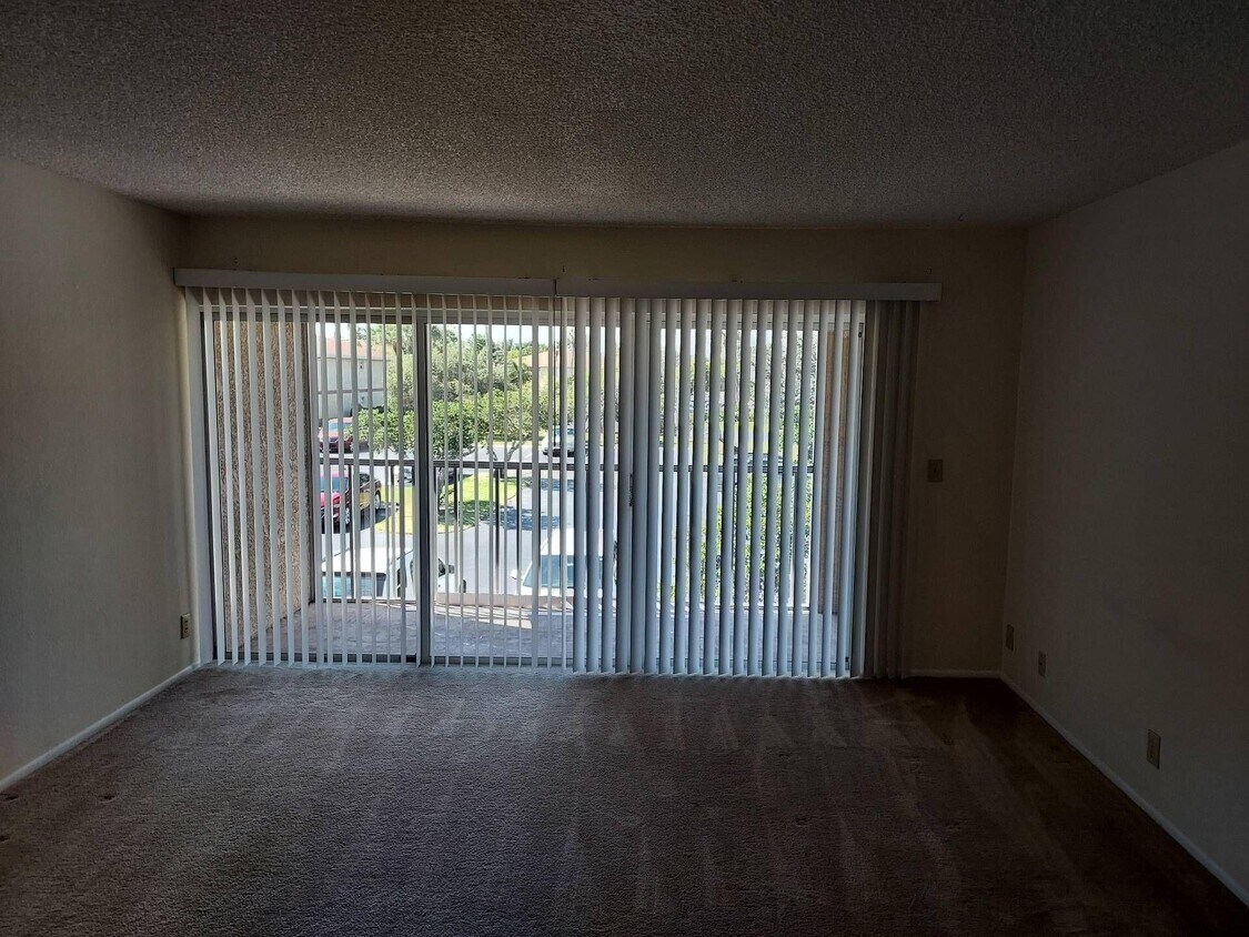 Primary Photo - 1533 SE Royal Green Cir