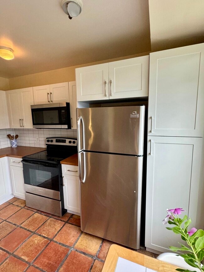 Building Photo - 1460 Ocean Dr