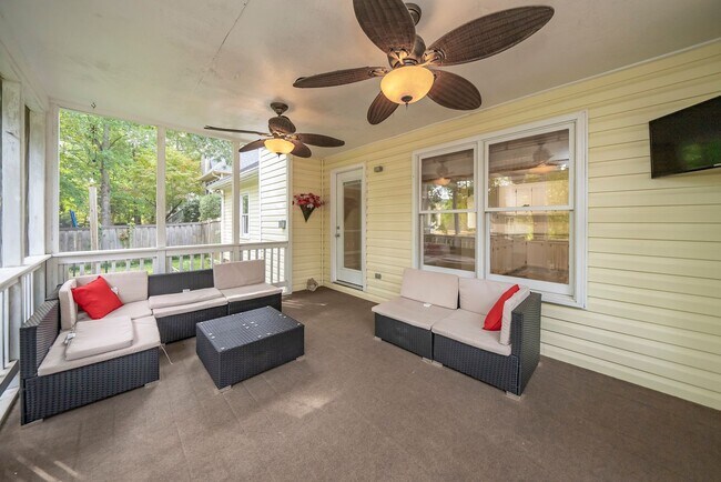 Foto del edificio - This delightful 4 bedroom, 3 bathroom home!