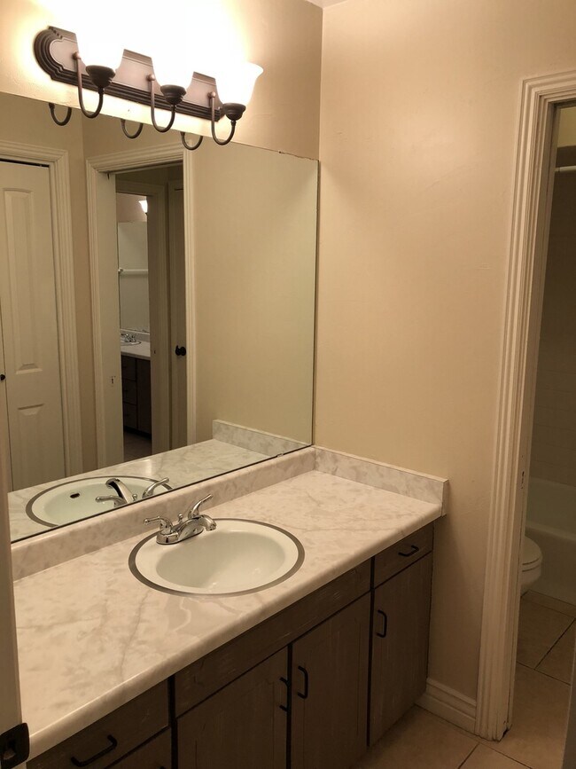 Foto del edificio - Duplex Available In Gorgeous Holiday Area