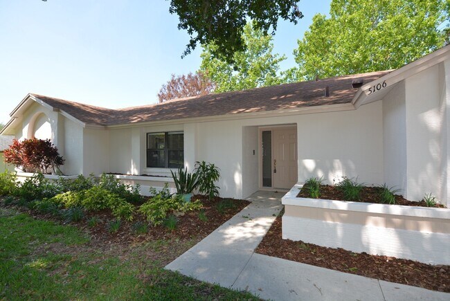 Foto del edificio - WINDERMERE 4br 2.5ba POOL HOME. Rent includes pool service!