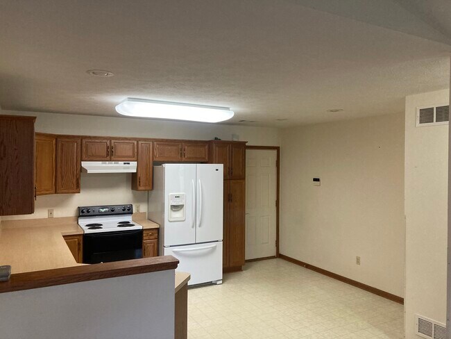 Building Photo - 801 Briarcrest Ln