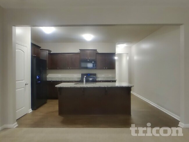 Foto del edificio - 178 Hidden Lakes Rd