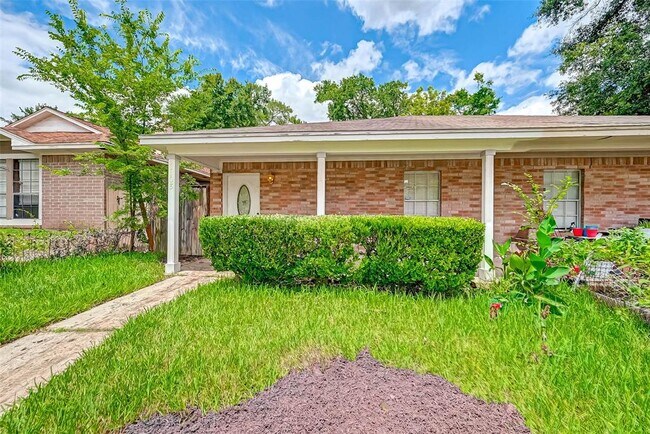 Foto del edificio - 22308 Tree House Ln