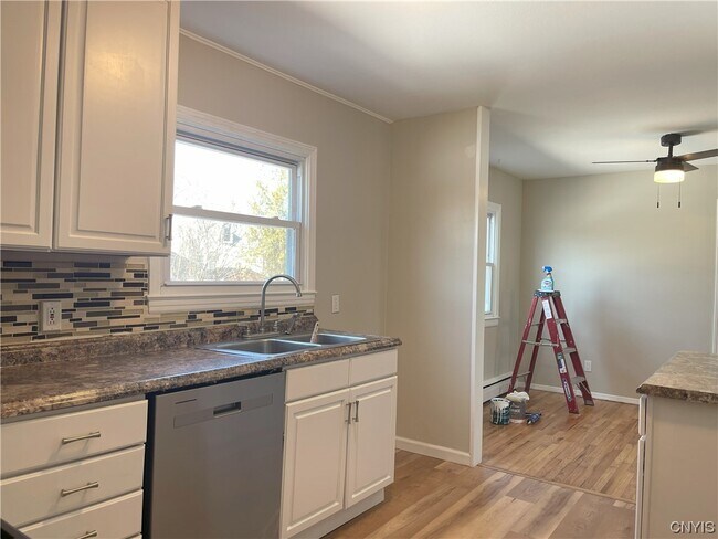 Building Photo - 6435 Wells Dr