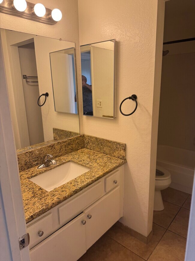 Foto del edificio - 4686 Pinecrest Cir