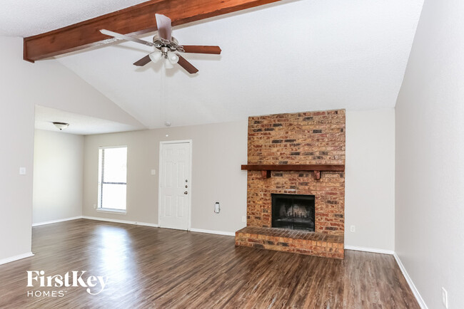 Building Photo - 2812 Meadow Ridge Dr