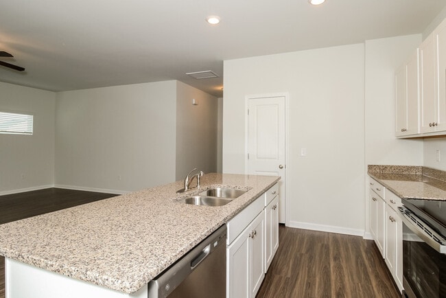 Foto del edificio - 163 Dorian Lp