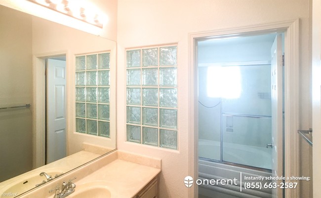 Building Photo - 1 br, 1 bath Condo - 465 Navaro Way #223 -