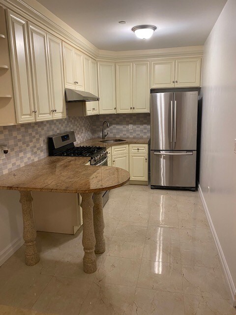 Foto del edificio - 53-12 102nd St