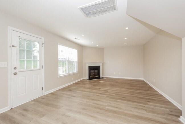 Foto del edificio - 4108 Pineorchard Pl