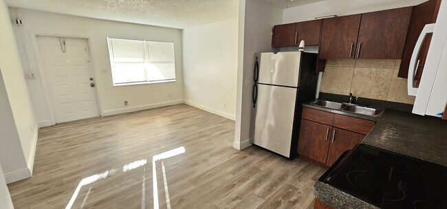 Foto del edificio - 736 NW 2nd Ave