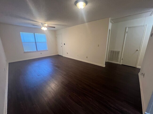 Foto del edificio - 2/1 Duplex in Northport