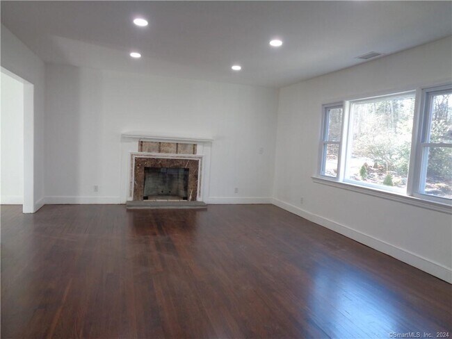 Foto del edificio - 401 Woodbine Rd