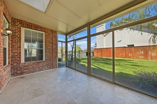 Foto del edificio - 4208 Greystone Way