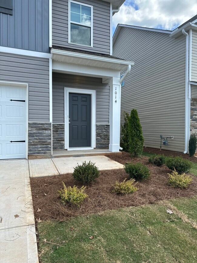 Building Photo - 1014 Silverbend Trl