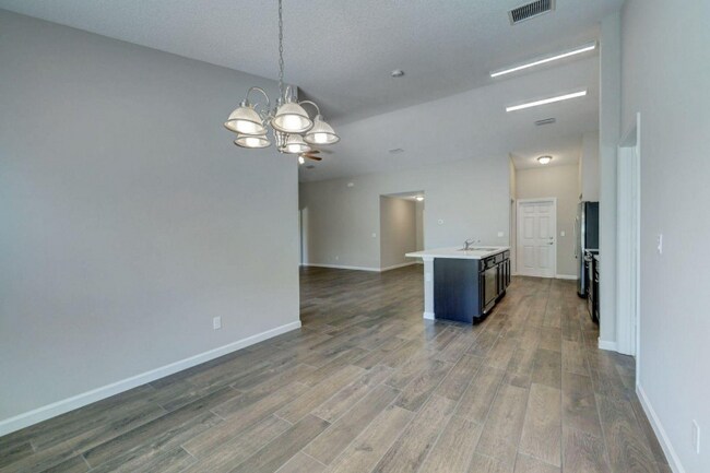 Foto del edificio - 6363 Seven Springs Blvd
