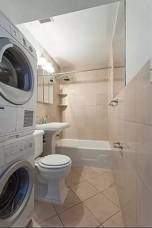 Building Photo - 232 Elizabeth St