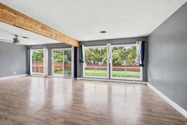 Building Photo - Modern Open Floor Plan