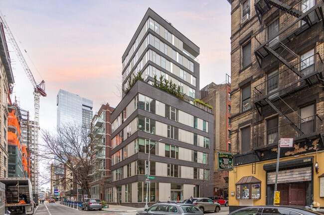 Building Photo - 304 Spring St