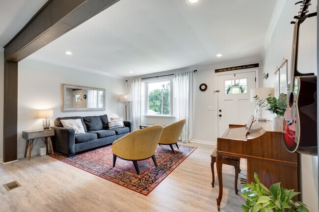 Foto del edificio - 5011 Lewisdale Ct