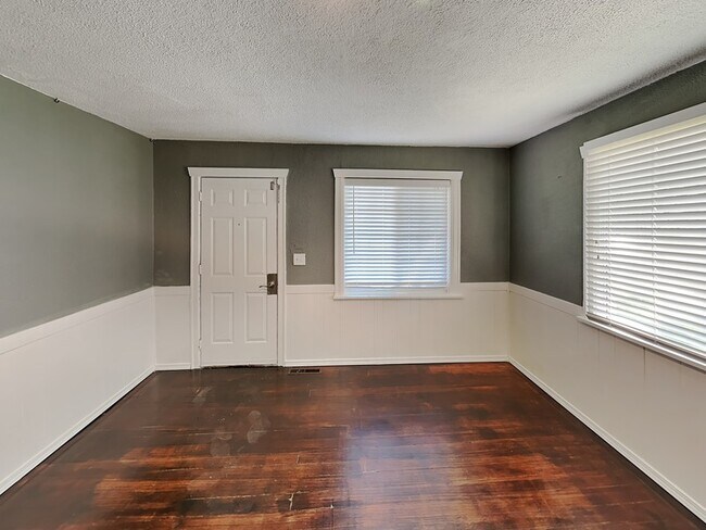 Foto del edificio - 8313 N 5 Mile Rd