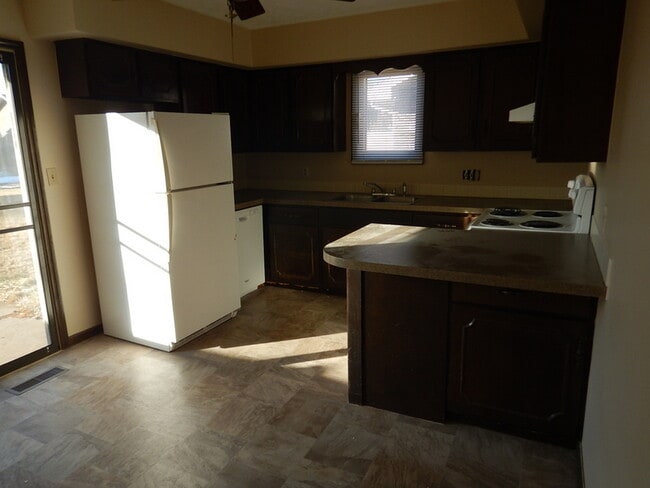 kitchen - 3110 W E St
