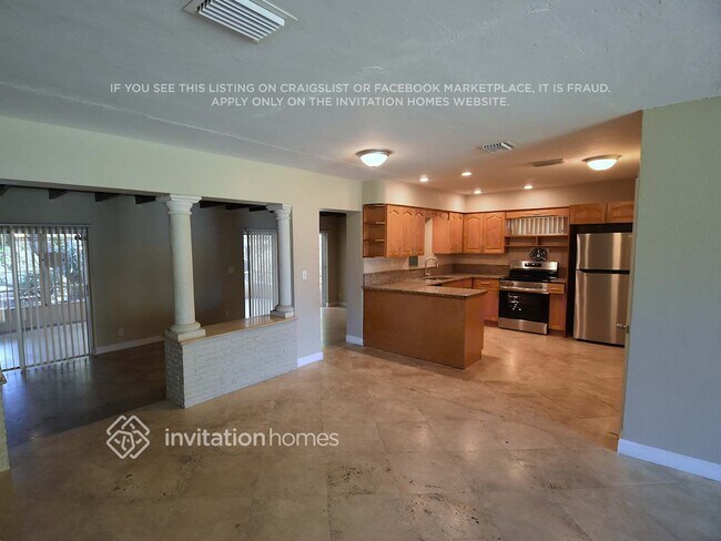 Building Photo - 2720 SW 15th Ct