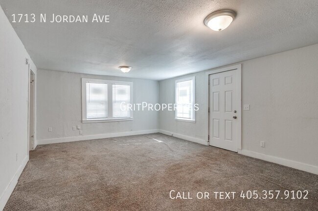 Building Photo - Two bed/one bath near OU Medical Center