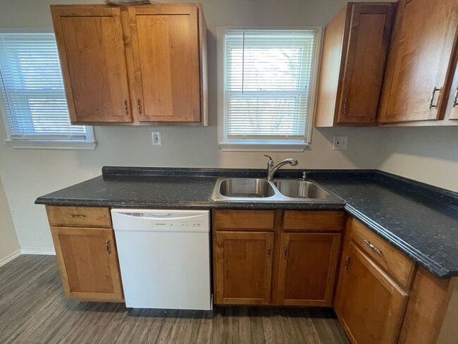Foto del edificio - Del City Three Bedroom - Complete Remodel!