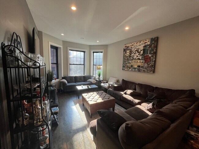 Foto del edificio - 1215 N Wolcott Ave