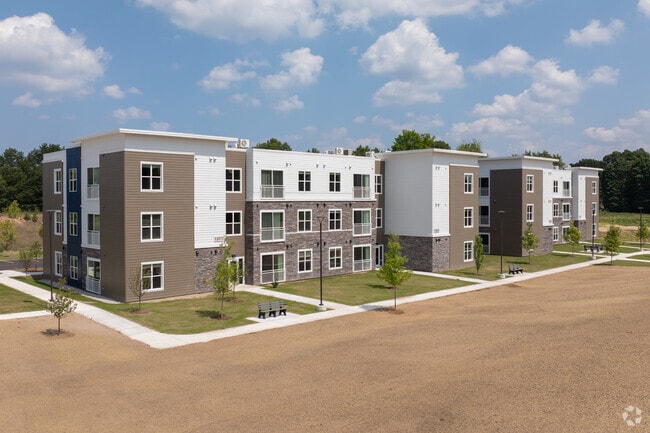 Building Photo - The Flats at Carriage Commons