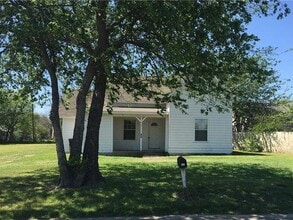 Building Photo - 943 N Border St