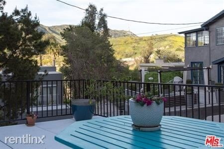 Building Photo - 2 br, 3 bath House - 6837 Cahuenga Park Trl