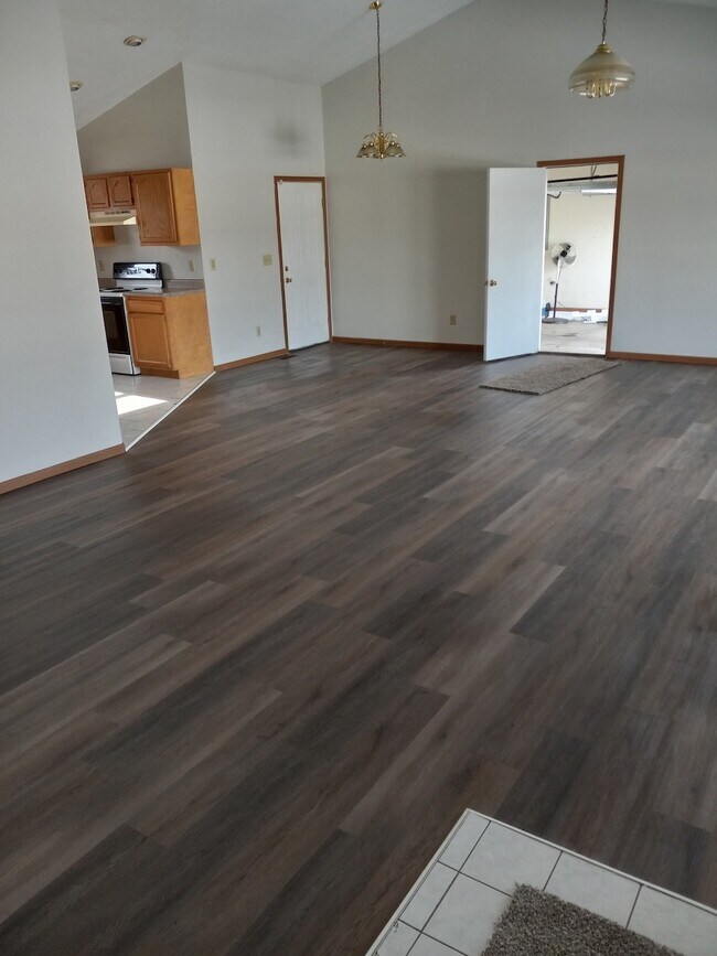 Building Photo - 61 Kays Way