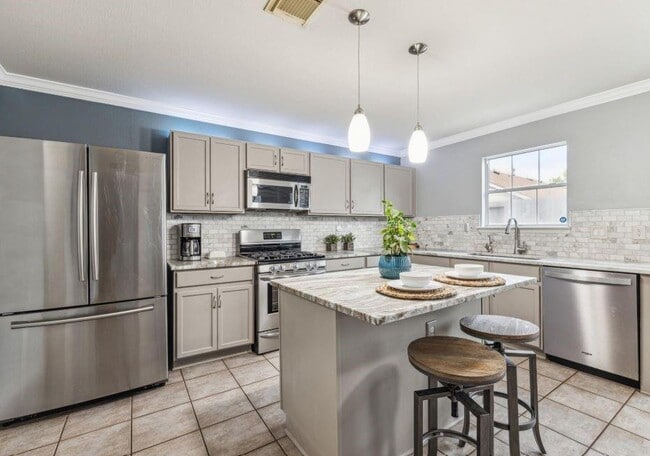 Building Photo - 15215 Possumwood Dr