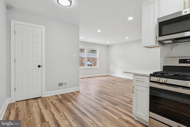 Foto del edificio - 527 Homestead Rd