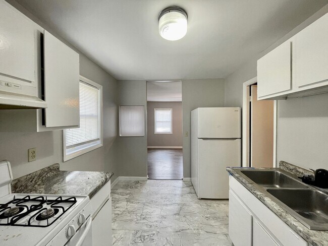 Building Photo - Two Bedroom Home in Norton Shores