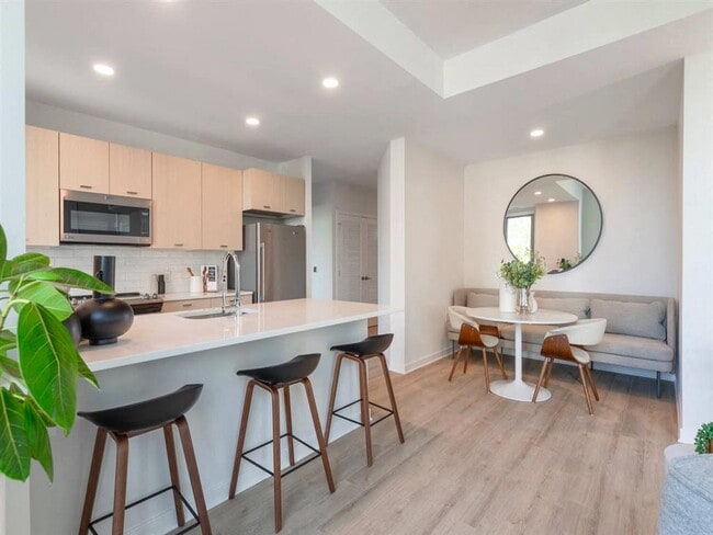 Building Photo - Riverpoint