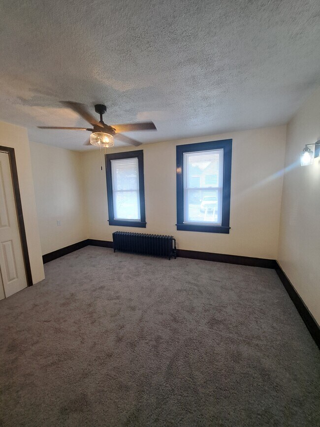 Building Photo - 921 9th Ave