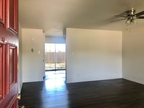 Entry - 211 W Cardinal Ln