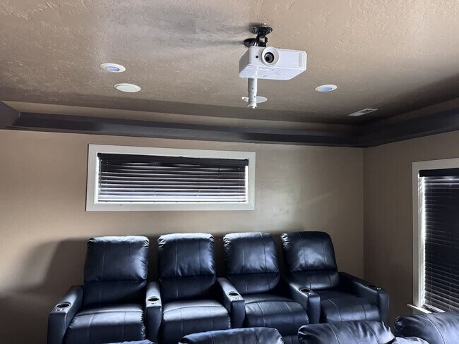 Foto del edificio - 5327 N Red Hills Pl