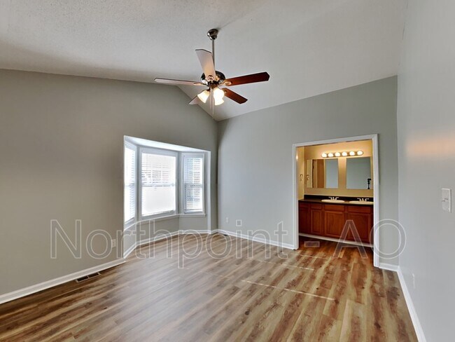 1017 Forest Glen Dr - 4