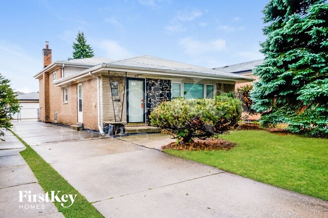 Building Photo - 671 Saginaw Ave