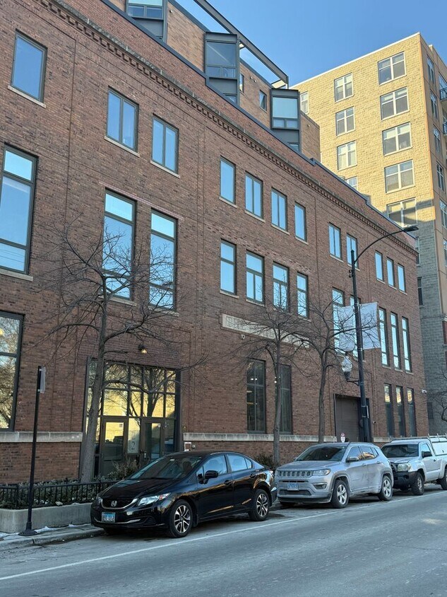 Foto principal - 222 S Racine Ave